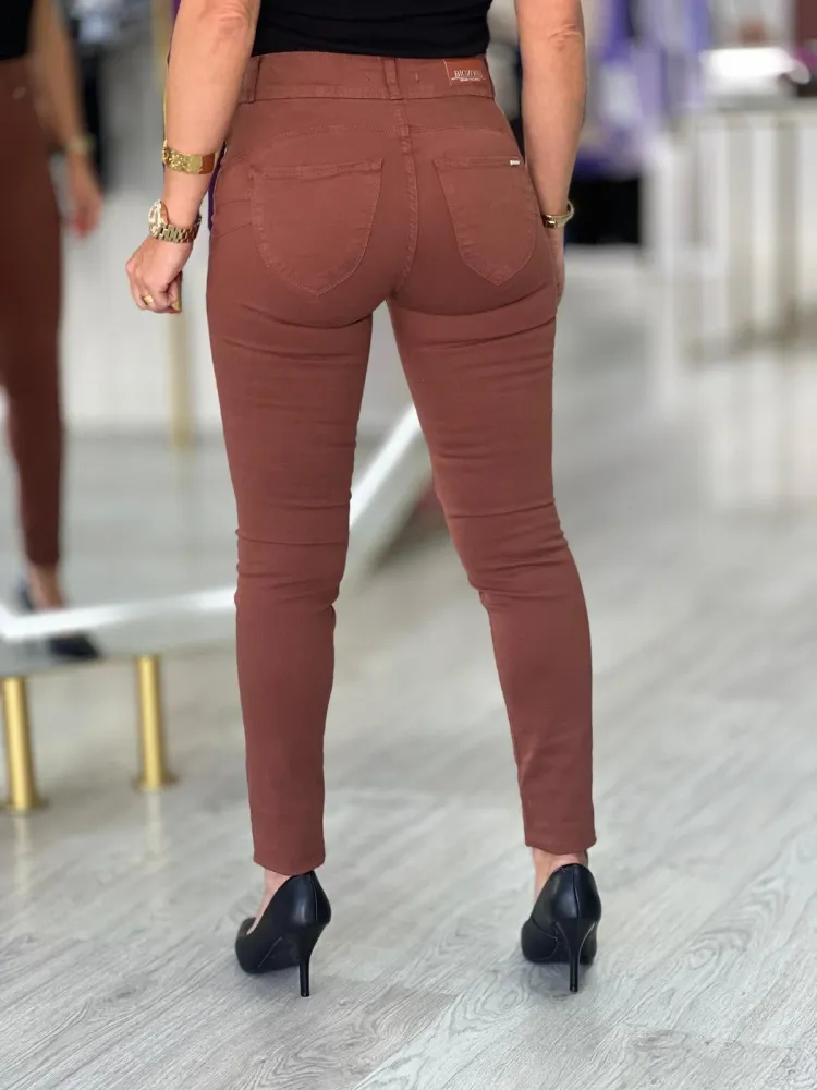 Jegging super skinny push up com Bateria de 7 Dias